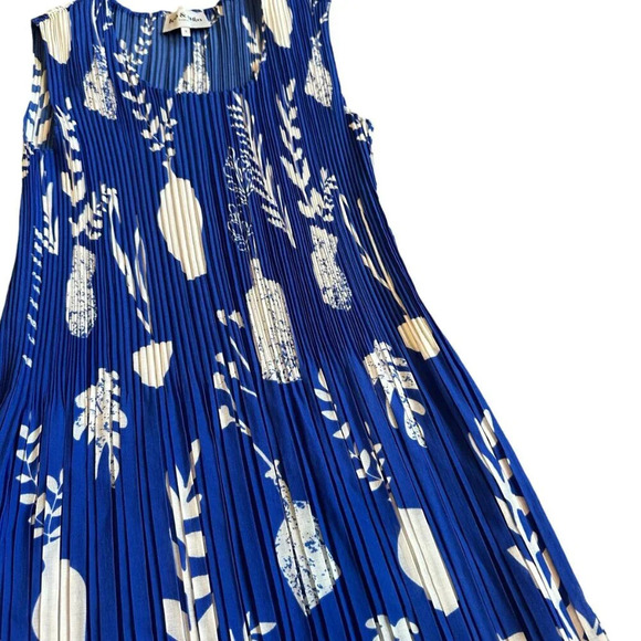 Leo & Ugo Royal Blue Bold Print Midi Dress Sleeveless Stretch Pleated Size Small - Picture 3 of 11
